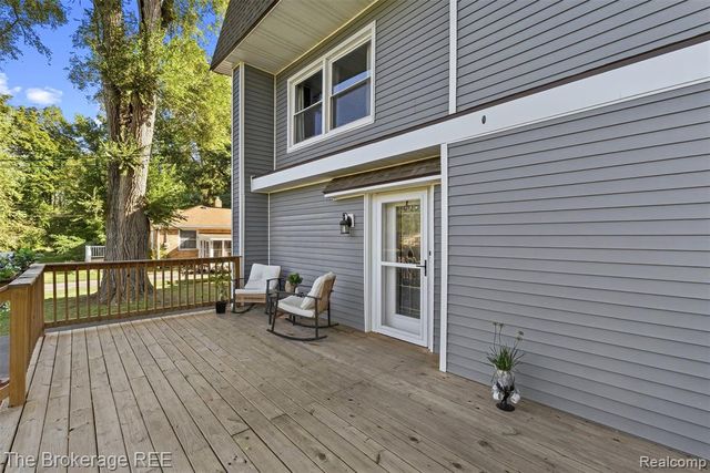 1442 N Packard Avenue, Burton, MI 48509