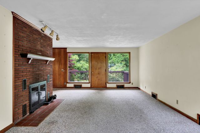 5 Reservoir Road, Norwich, CT 06360