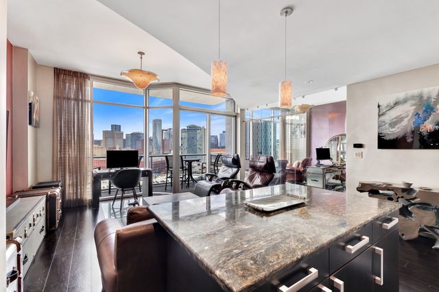 600 12th Ave S Apt 1509, Nashville, TN 37203