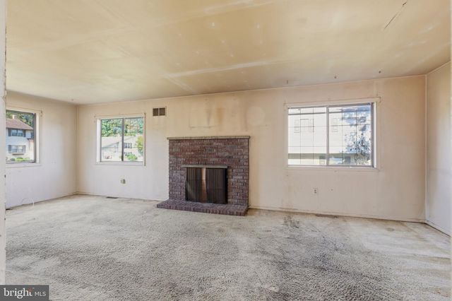 336 CARSON AVE, Gibbstown, NJ 08027