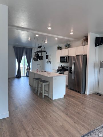3928 COUGAR LN, Eagle Mountain, UT 84005