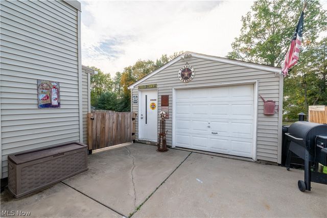 140 S Bon Air Avenue, Youngstown, OH 44509