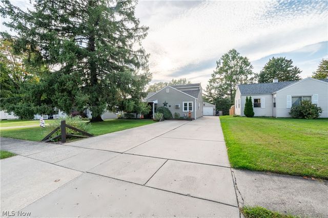 140 S Bon Air Avenue, Youngstown, OH 44509