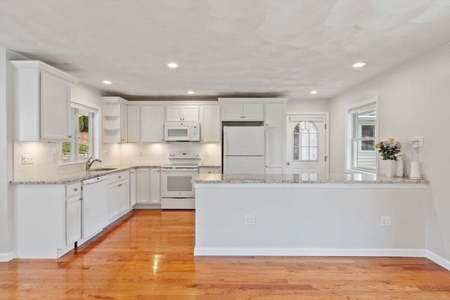 1 Anderson St, Peabody, MA 01960