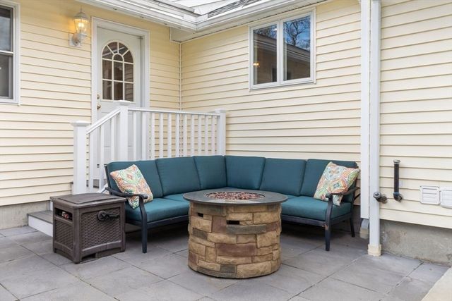 1 Anderson St, Peabody, MA 01960