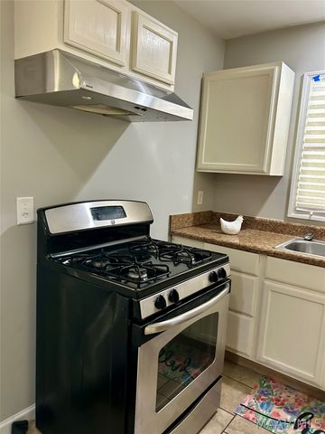 718 PERRY HILL Road, Montgomery, AL 36109