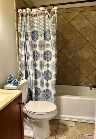 718 PERRY HILL Road, Montgomery, AL 36109
