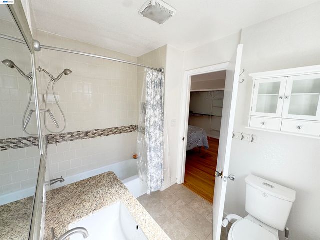 17121 Laurel Rd, Los Gatos, CA 95033