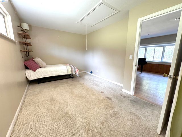 17121 Laurel Rd, Los Gatos, CA 95033