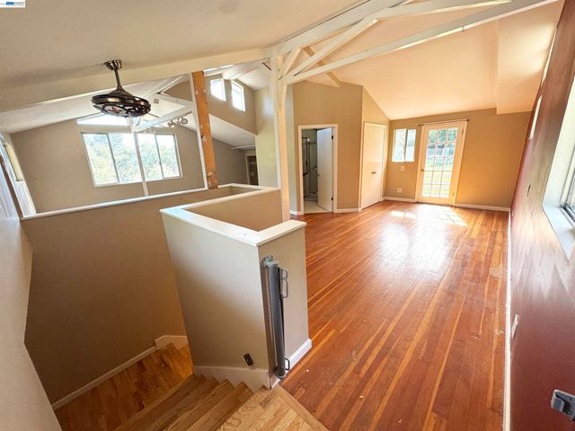 17121 Laurel Rd, Los Gatos, CA 95033