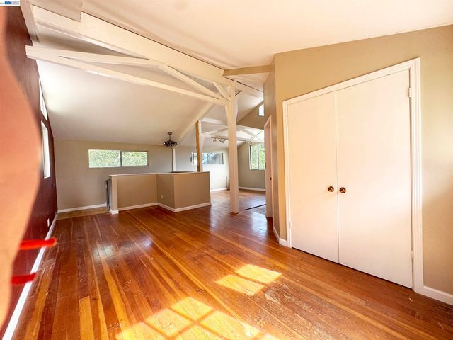 17121 Laurel Rd, Los Gatos, CA 95033