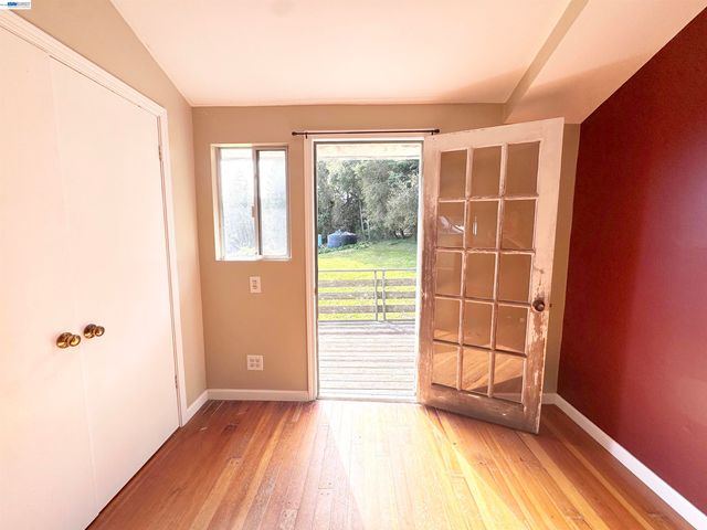 17121 Laurel Rd, Los Gatos, CA 95033