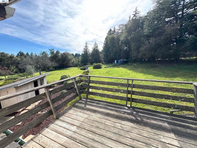 17121 Laurel Rd, Los Gatos, CA 95033