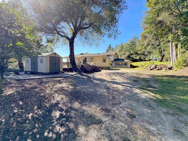 17121 Laurel Rd, Los Gatos, CA 95033