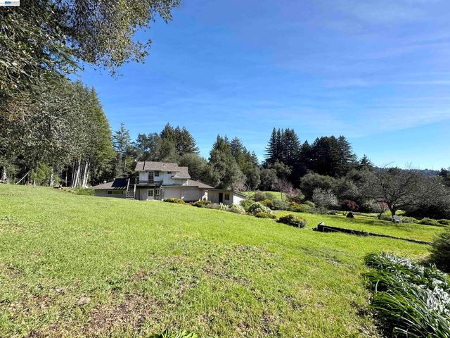 17121 Laurel Rd, Los Gatos, CA 95033