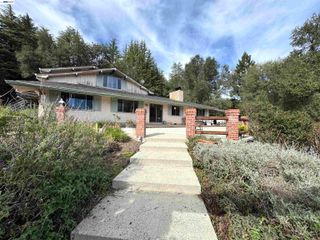 17121 Laurel Rd, Los Gatos, CA 95033