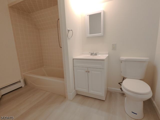 15 E Clay Ave 3, Roselle Park Boro, NJ 07204