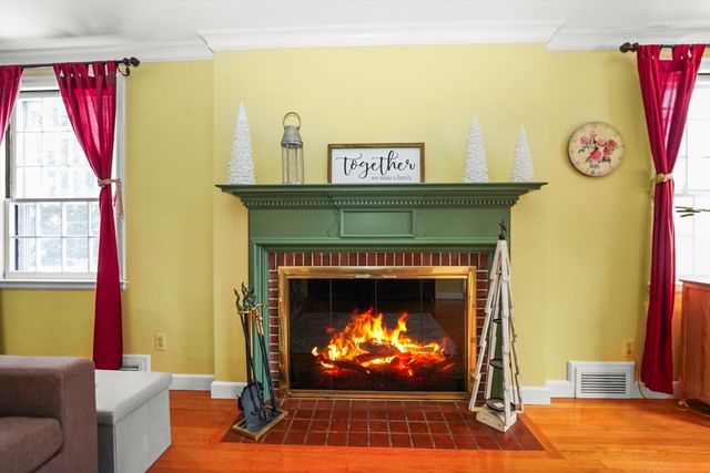 33 Severn St, Longmeadow, MA 01106