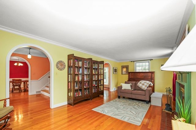 33 Severn St, Longmeadow, MA 01106