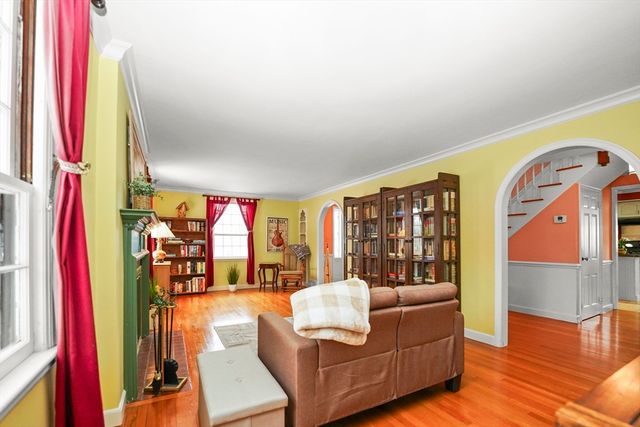 33 Severn St, Longmeadow, MA 01106