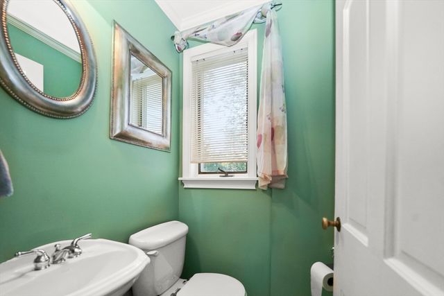 33 Severn St, Longmeadow, MA 01106