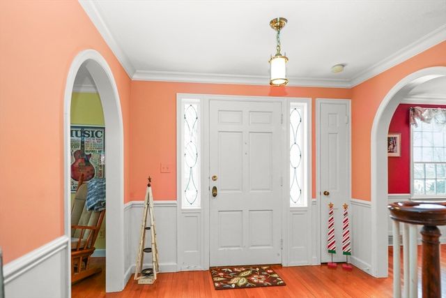 33 Severn St, Longmeadow, MA 01106