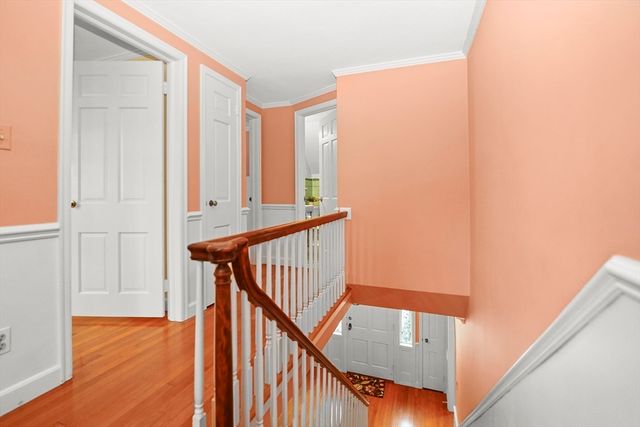 33 Severn St, Longmeadow, MA 01106