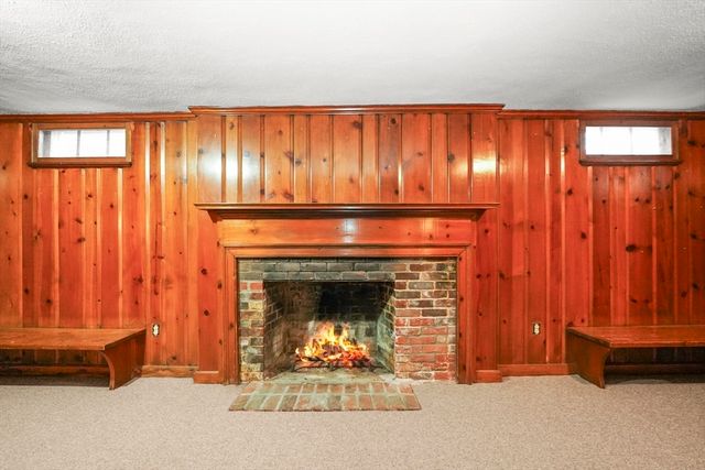 33 Severn St, Longmeadow, MA 01106