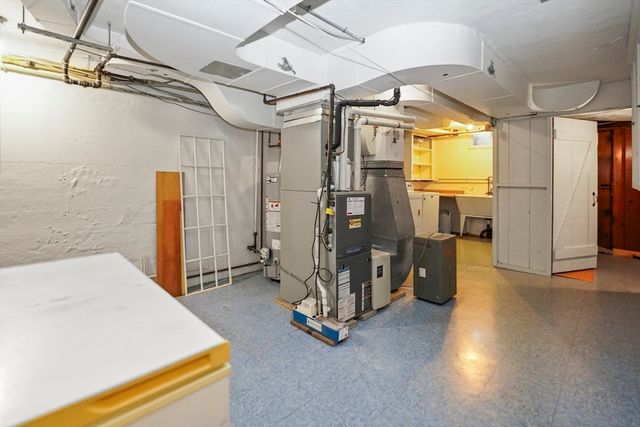 33 Severn St, Longmeadow, MA 01106