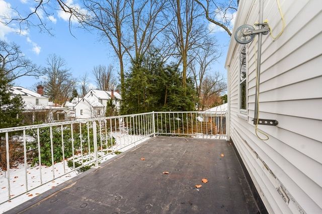 33 Severn St, Longmeadow, MA 01106