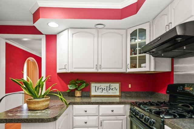 33 Severn St, Longmeadow, MA 01106