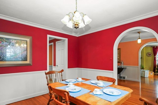 33 Severn St, Longmeadow, MA 01106