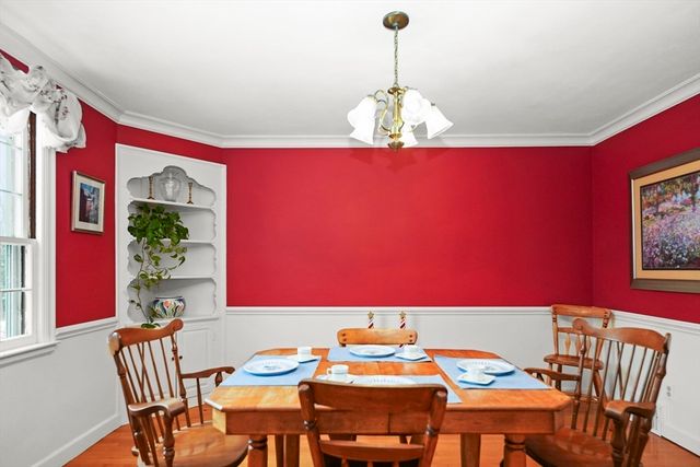 33 Severn St, Longmeadow, MA 01106