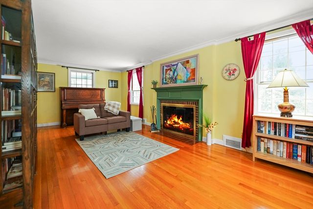 33 Severn St, Longmeadow, MA 01106