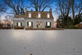 33 Severn St, Longmeadow, MA 01106