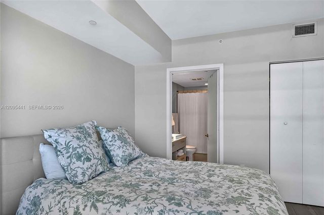 45 SW 9th Street 3807, Miami, FL 33130
