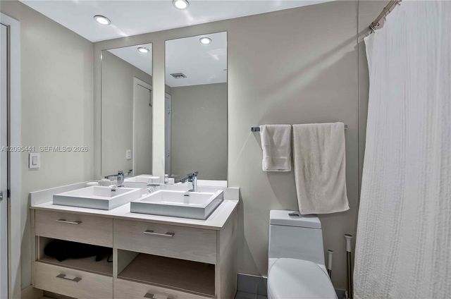45 SW 9th Street 3807, Miami, FL 33130