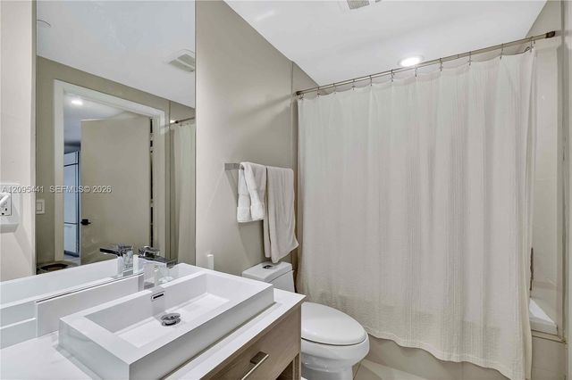 45 SW 9th Street 3807, Miami, FL 33130