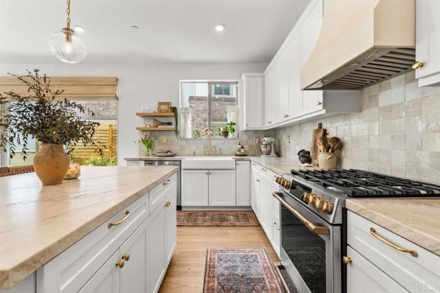 1763 Laurelwood Way, Oceanside, CA 92057