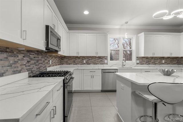 8615 Greendale Drive, Sterling Heights, MI 48312