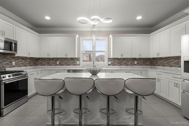 8615 Greendale Drive, Sterling Heights, MI 48312