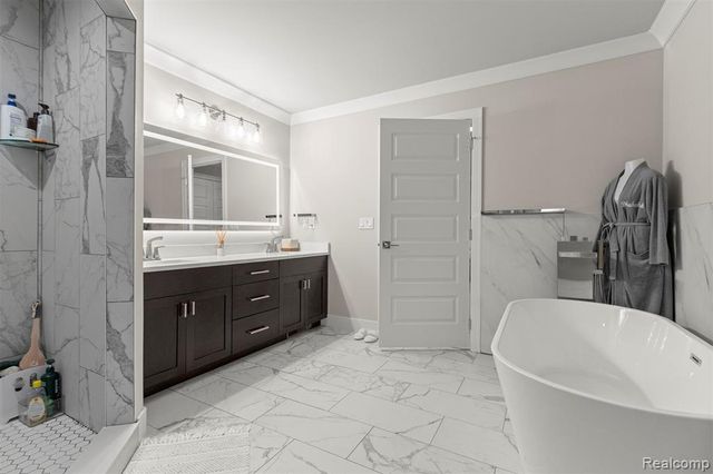 8615 Greendale Drive, Sterling Heights, MI 48312