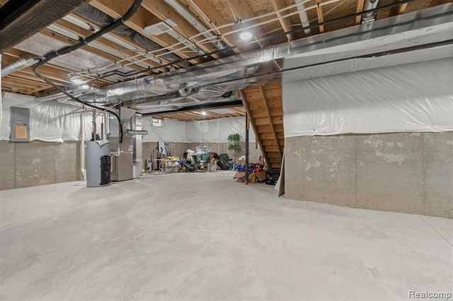 8615 Greendale Drive, Sterling Heights, MI 48312