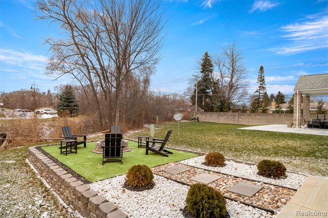 8615 Greendale Drive, Sterling Heights, MI 48312