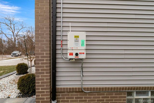 8615 Greendale Drive, Sterling Heights, MI 48312