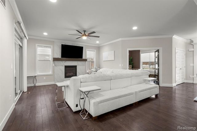 8615 Greendale Drive, Sterling Heights, MI 48312