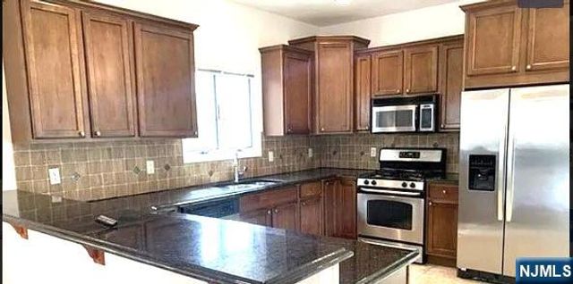 531A 2nd Street A, Palisades Park, NJ 07650