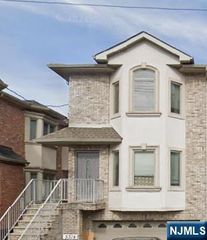 531A 2nd Street A, Palisades Park, NJ 07650