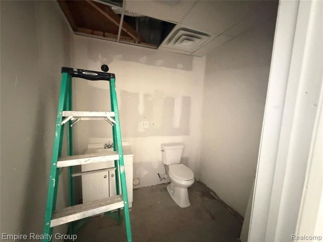 37454 Ann Arbor Trail, Livonia, MI 48150