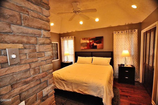 2250 Village Summit Drive, Sevierville, TN 37862